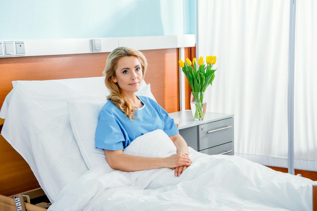 أورام المخ وأنواعها وأعراضها وتشخيصها وطرق علاجها 19 Stock Photo Woman Lying In Hospital Bed